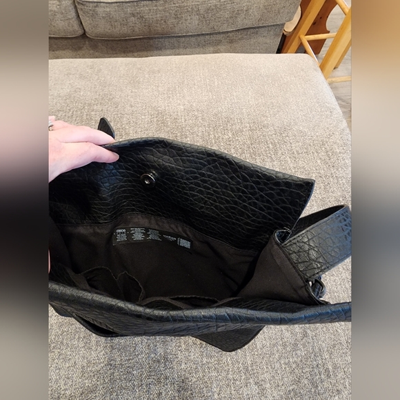 Black crossbody bag - Picture 2 of 3